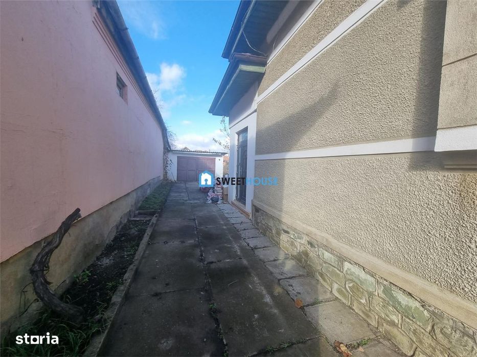 Casa de vanzare  cu 4 camere si anexe  in Fagaras.