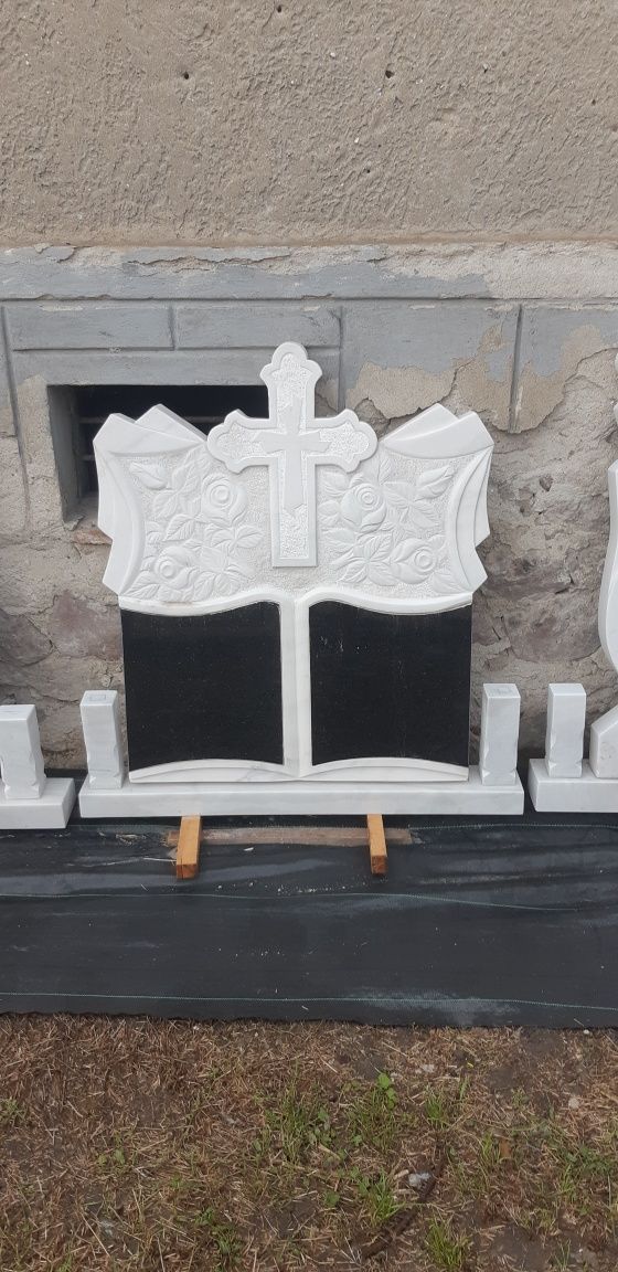 Cruci marmură,monumente funerare.