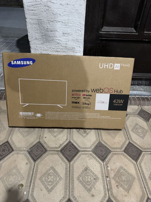 Телевизор ЛЭД 43 дюйма с кронштейном