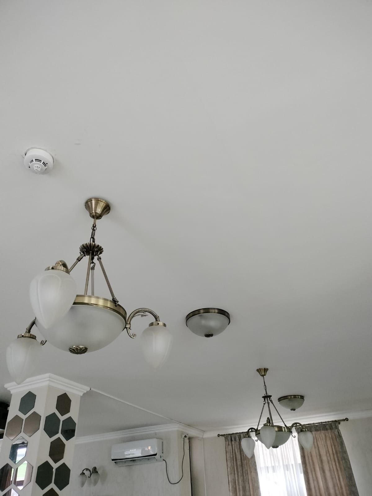 Lustre si aplici de vanzare