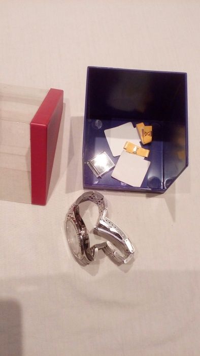 Ceas Q&Q nou foarte frumos si elegant.