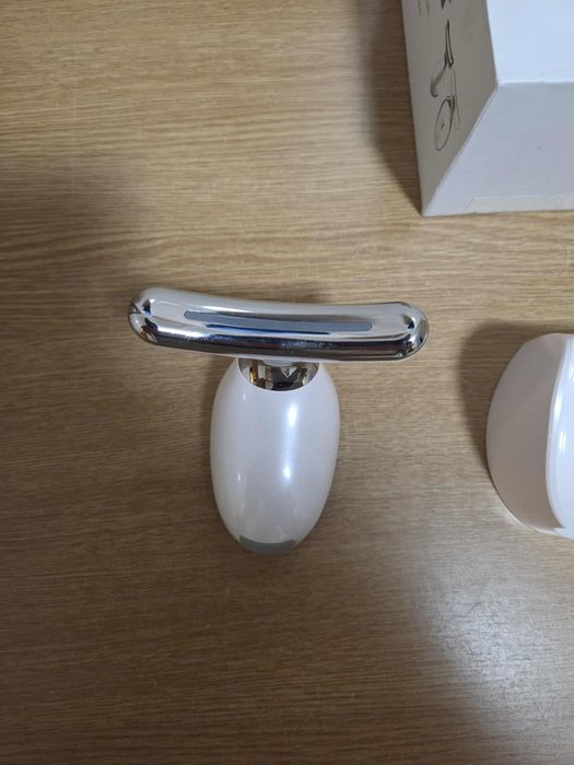 Масажор за лице, шия, лице против бръчки, 7 цвята, електрически масажо