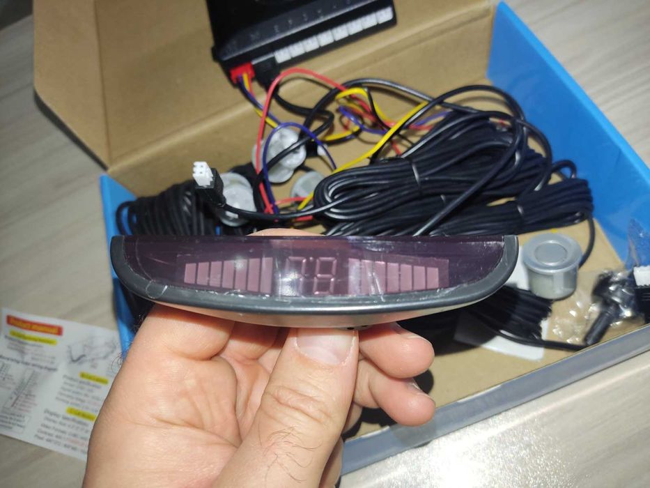 Чисто нов парктроник с 8 сензора и дисплей