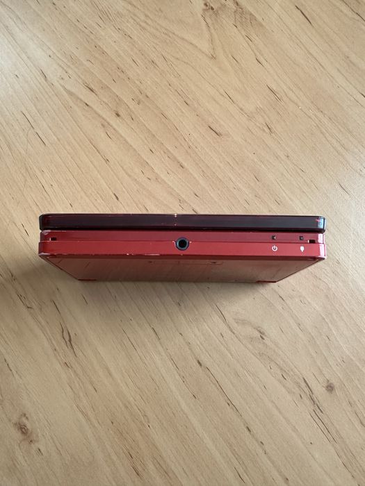 De vanzare Nintendo 3ds rosu modat, cu incarcator si husa
