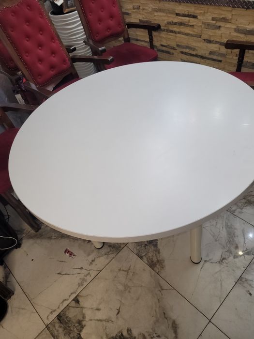 Masă rotundă  diametru 1.20 cm