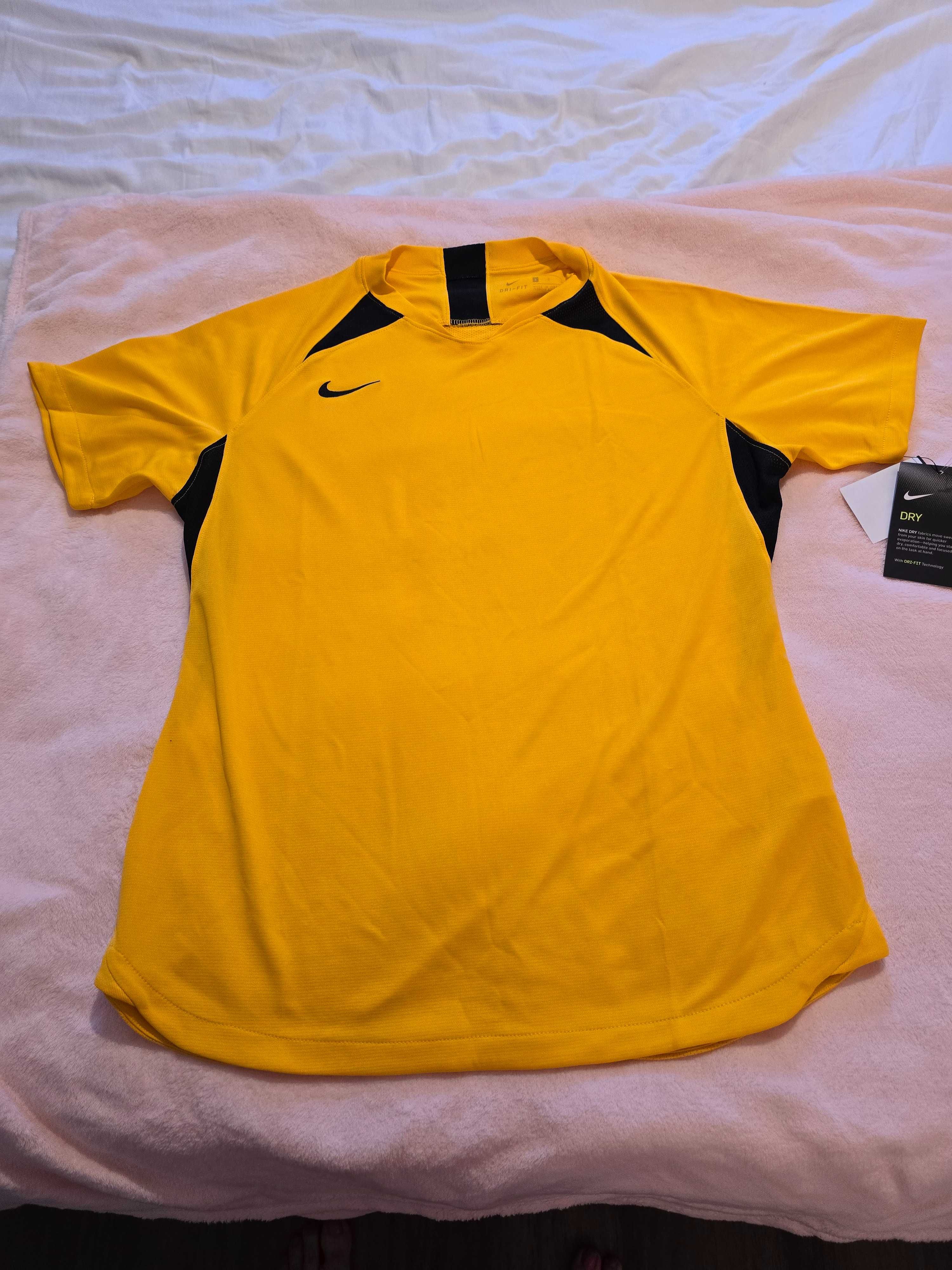 Nike тениска, размер L,закупена в Америка, нова