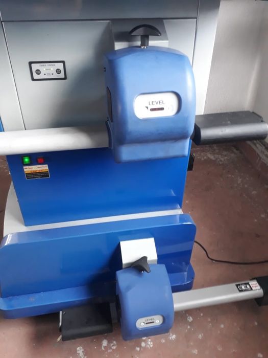 Стенд с подъемником для геометрии