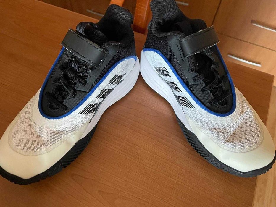 Adidas OWNTHEGAME 3.0 K copii marime 34, alb
