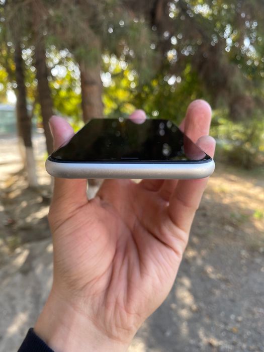 . Iphone. 11.    .