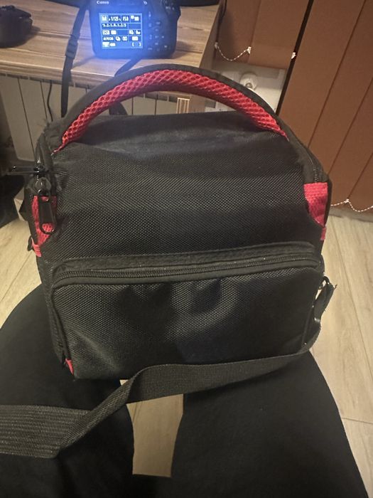 Canon EOS 2000D + чанта