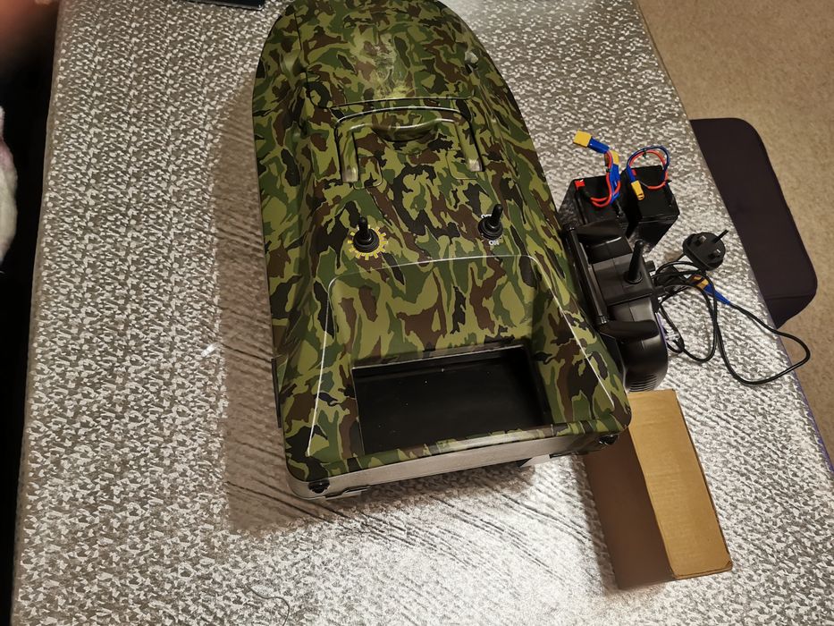 Лотка за захранване