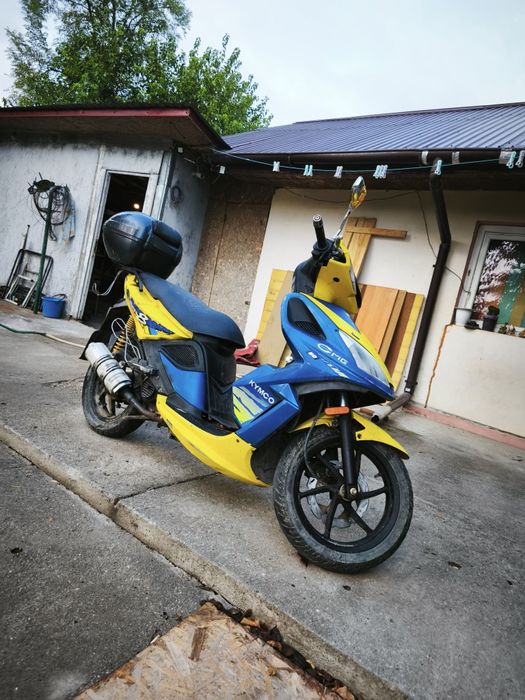 Vând scuter sau schimb cu motocultor