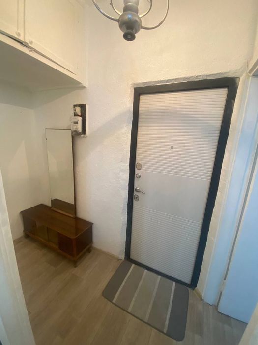 Срочно. Аренда. 1 комнатная с обстановкой.  Можно парням