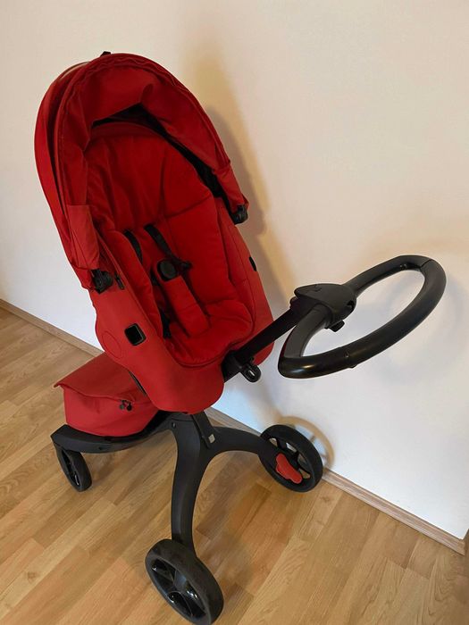 Cărucior Stokke Xplory roșu 2 în 1 – landou + sport, stare ca nouă