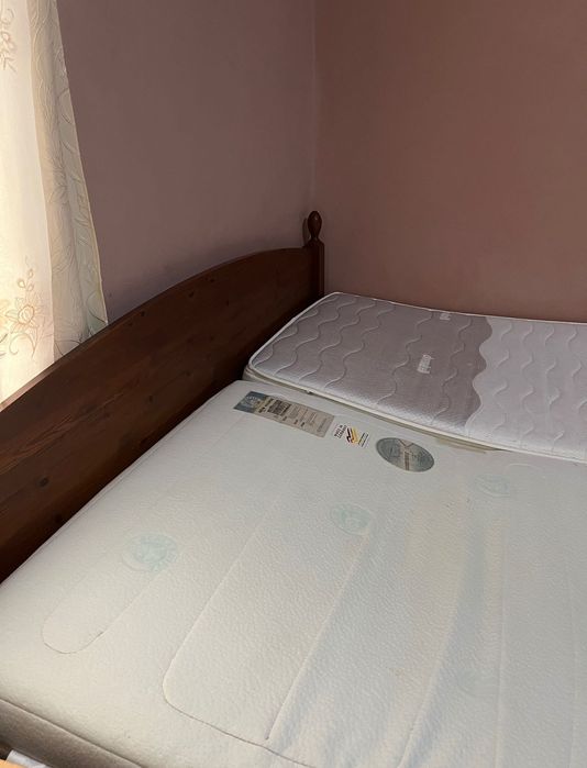 Pat din lemn masiv cu somiera