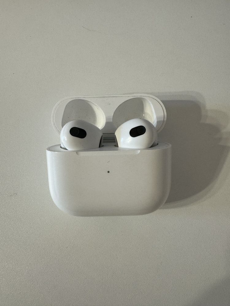 Продаю Iphone 12 PRO 256GB + AirPods 3