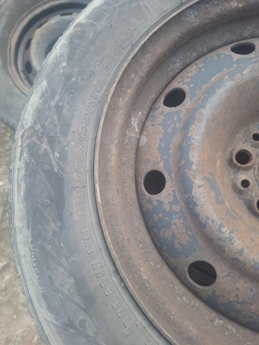 Vand 4 roti R 15 fiat au și anvelope 195 65 15 iarna