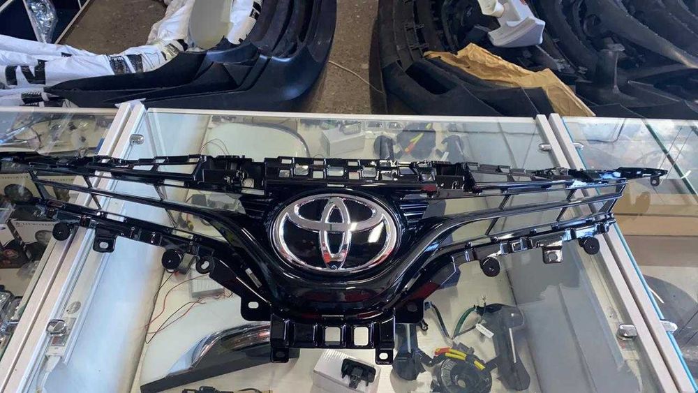 Решетка радиатора для Тойота камри 70/ camry 70