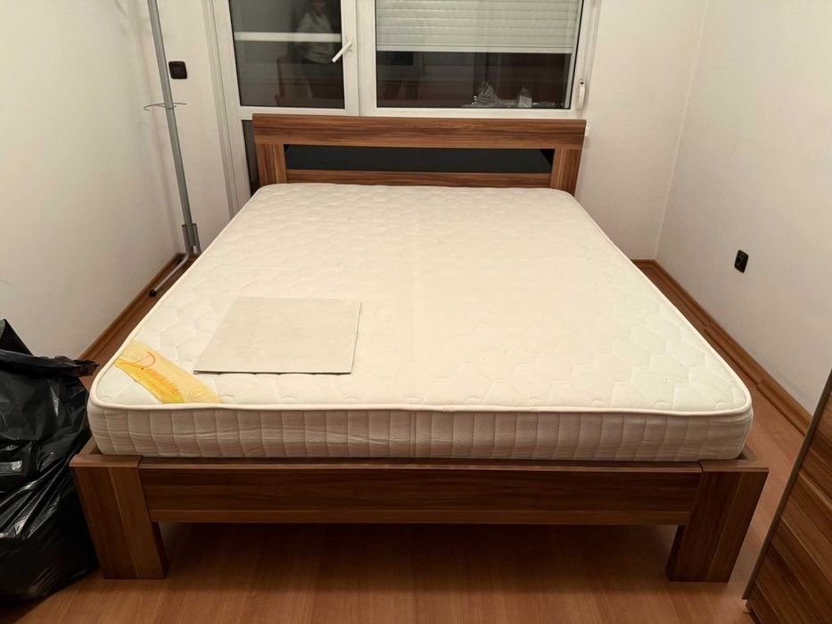 Спален комплект - легло с матрак, гардероб, две нощни шкафчета