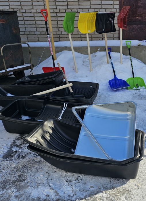 Лопаты снеговые разные