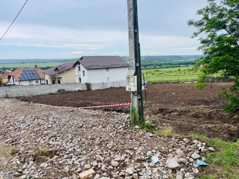 Teren intravilan simnicul de sus !