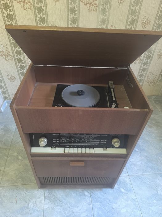 Радио грамофон ретро