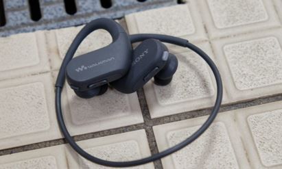 sony w413b 8gb слушалки и алтернативни блутут слушалки
