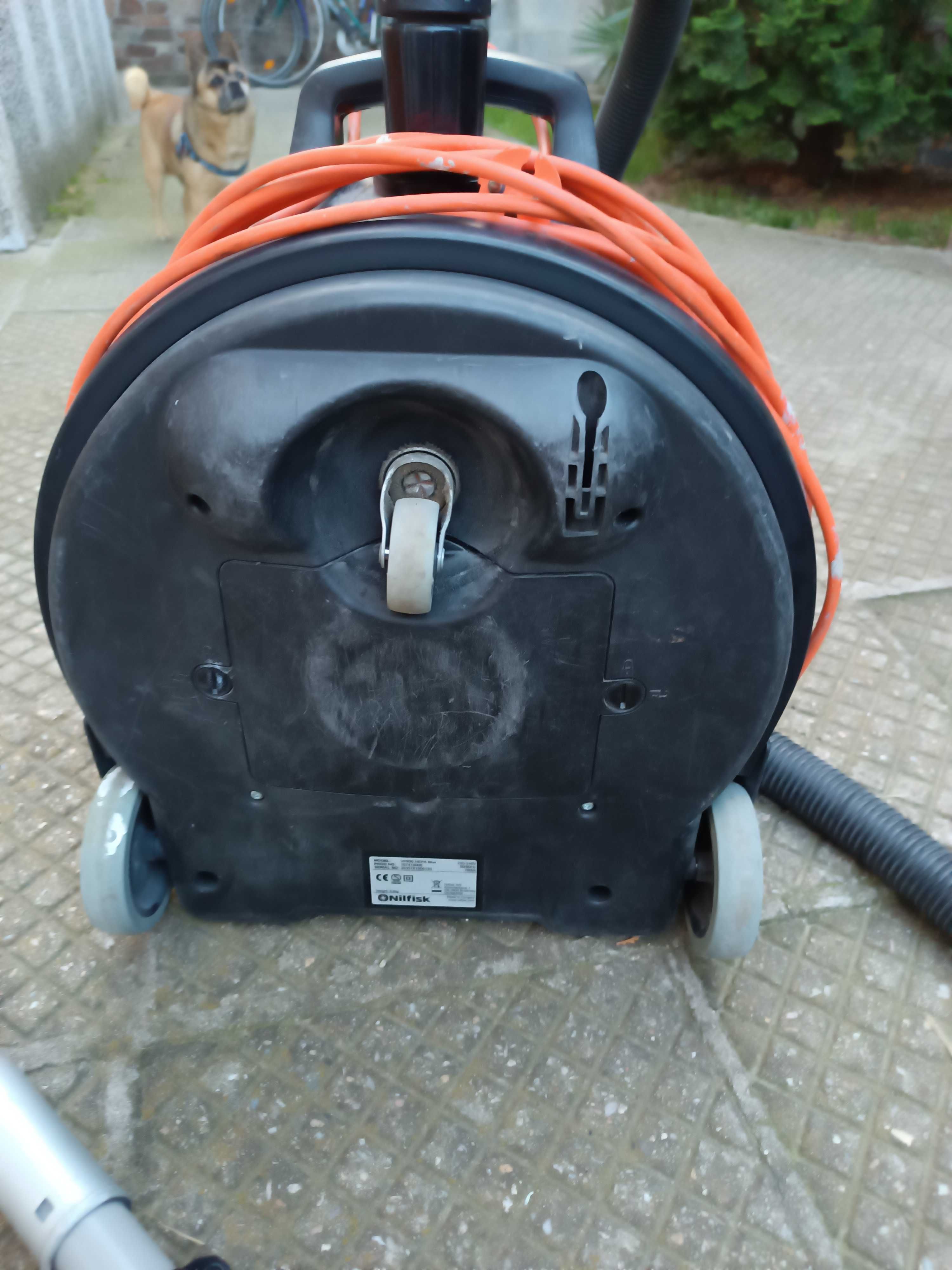 Професионална прахосмукачка Nilfisk VP930 HEPA