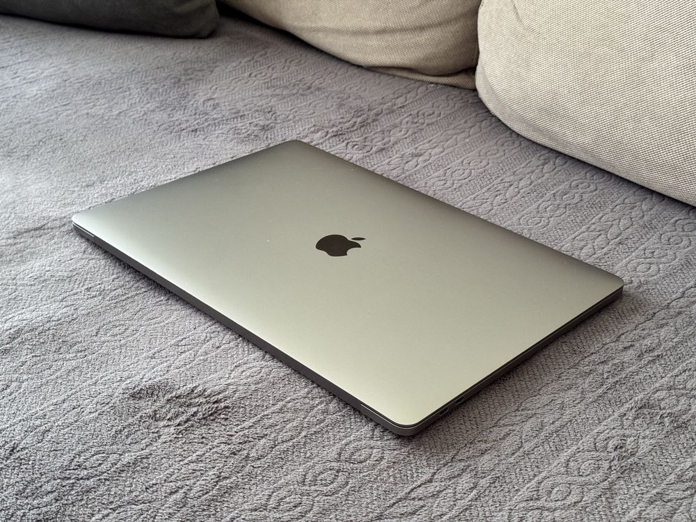 15,4'Macbook Pro 2017 Touchbar/i7 2.9Ghz/16GB Ram/512GB SSD/Radeon 4GB