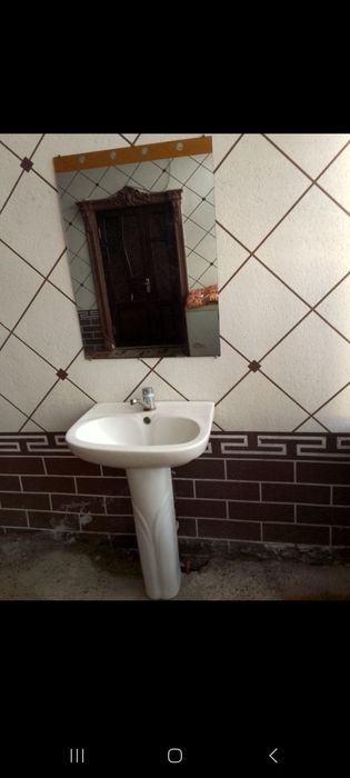 Продаётся  столик табуретки раковина зеркало