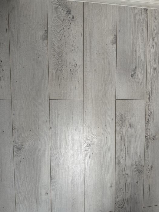 Vand parchet laminat utilizat