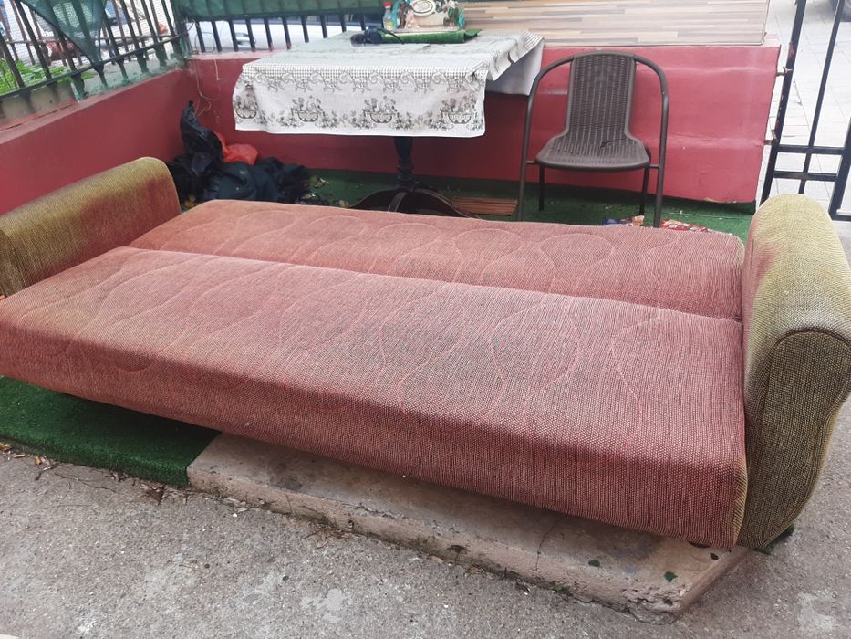 Vand 2 canapele extensibile