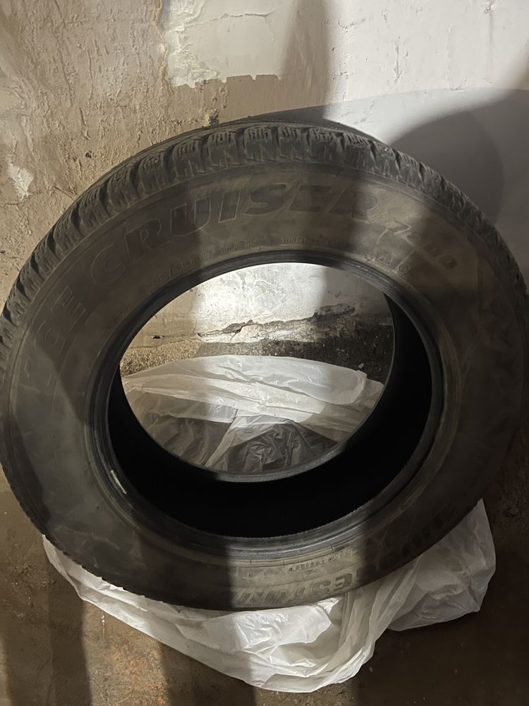 Зимние шины bridgestone 225/65/17 (2 шины)