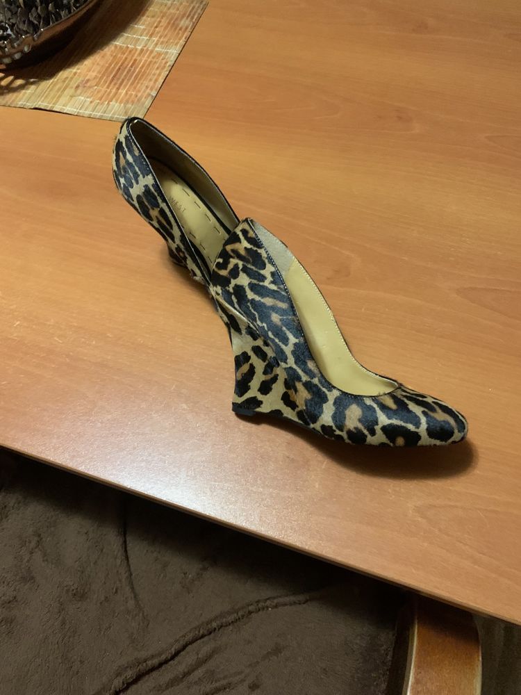 Обуви тигрови с косъм от пони Nine West
