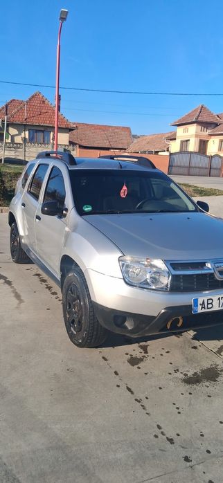 Vând Dacia Duster 4x2 2012