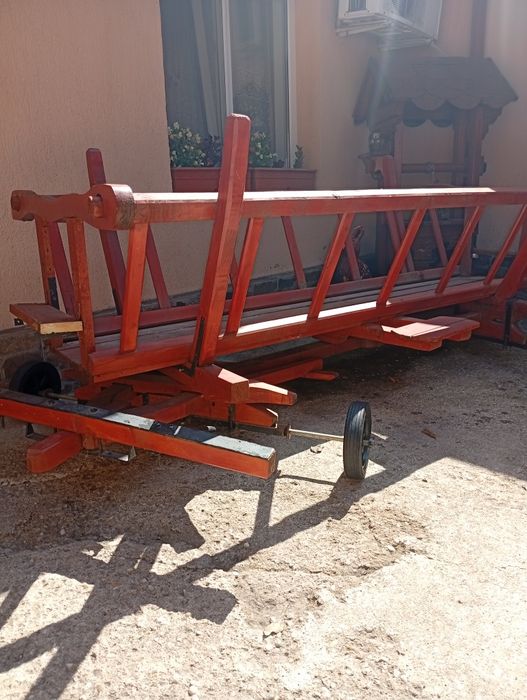 Căruța lemn terasă decorațiuni flori gradina
