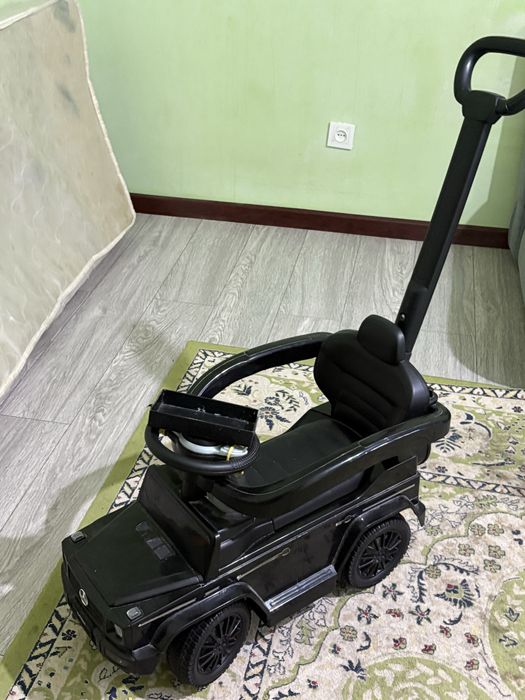 Коляска и машинка.