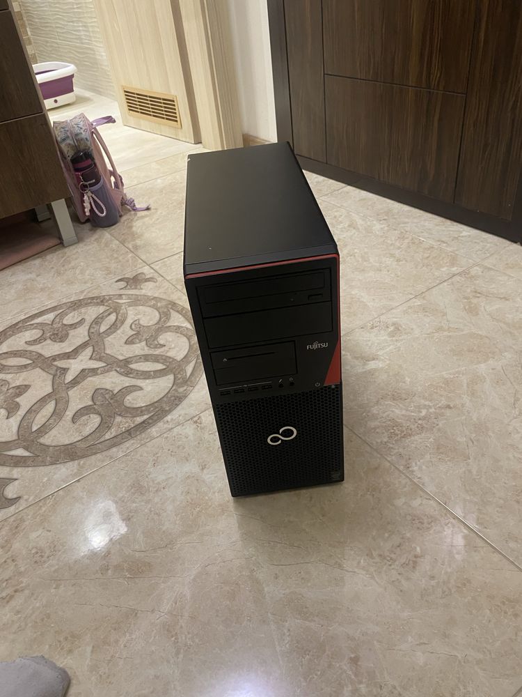 Gaming компютър Fujitsu