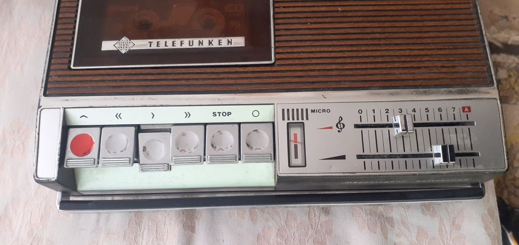 Radio retro. Casetofon de colecție Telefunken