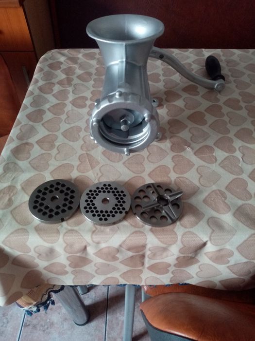 Vind mașina tocat nr 22 de calitate
