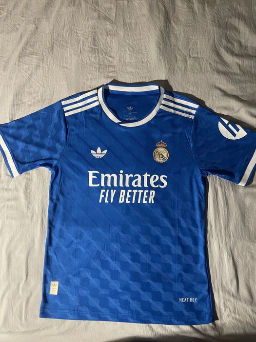 Чисто нови футболни тениски!