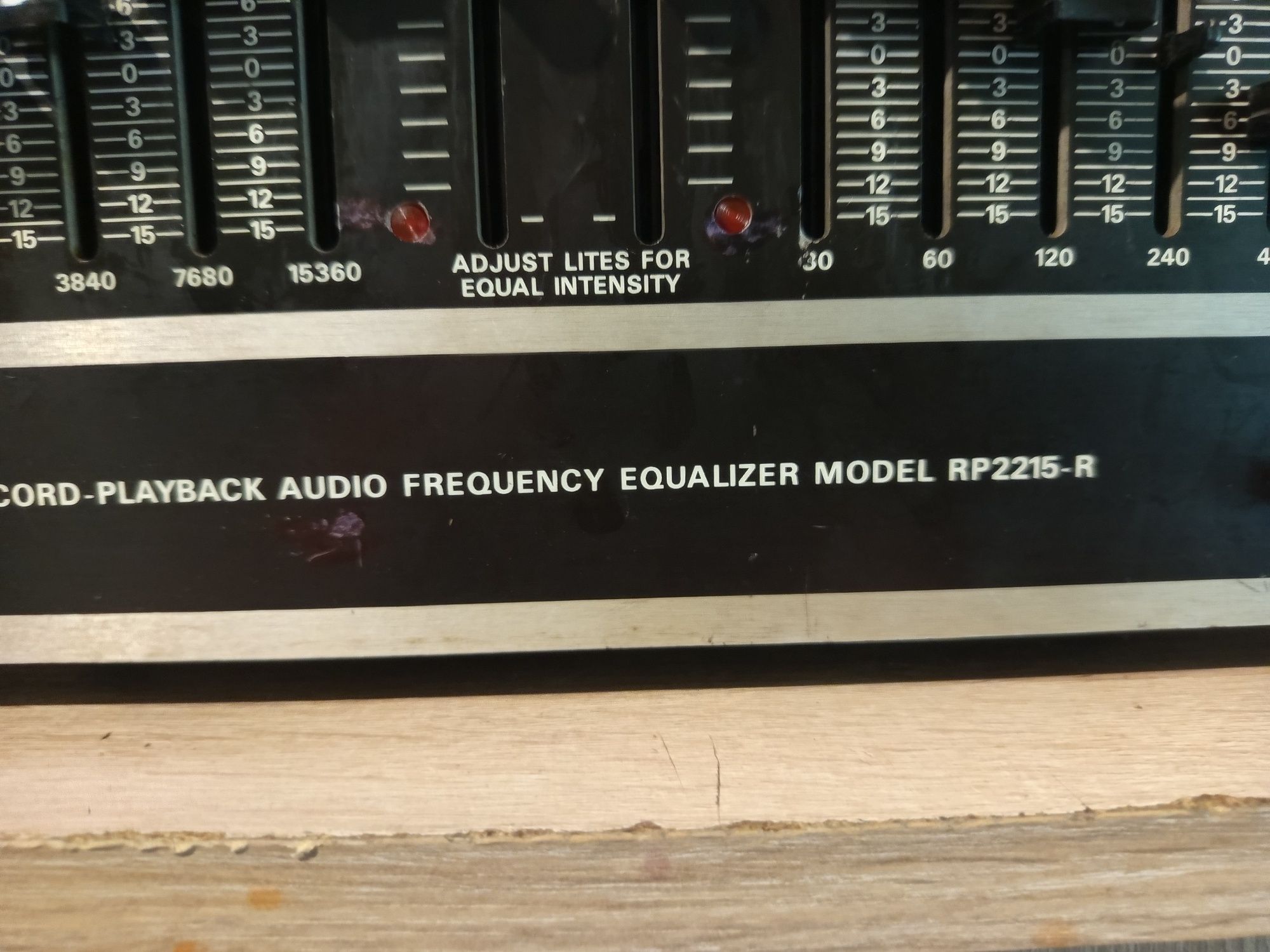 Еквалайзер "Soundcraftsmen"RP 2215R