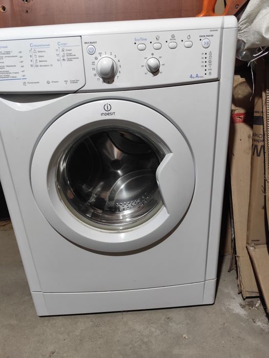 Продам стиральную машину индезит размер 300 х600
