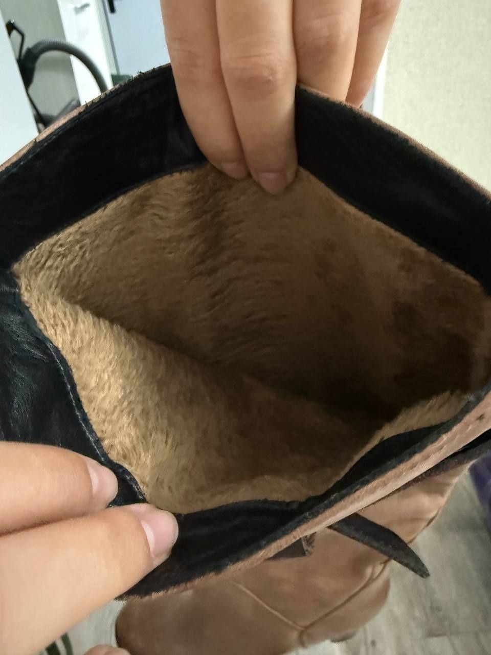 Продам новые кожаные сапоги