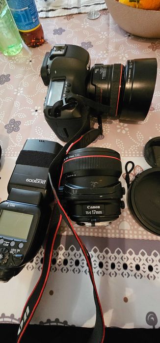 Camera foto CANON , cu 2 obiective