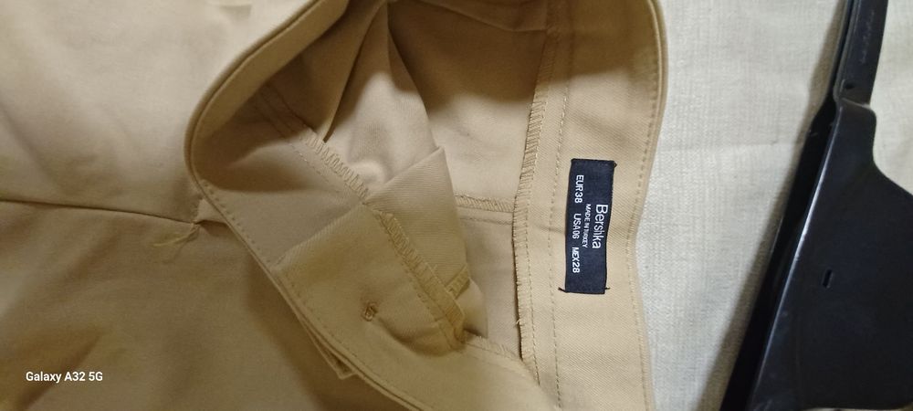 Pantaloni. Bershka largi.M