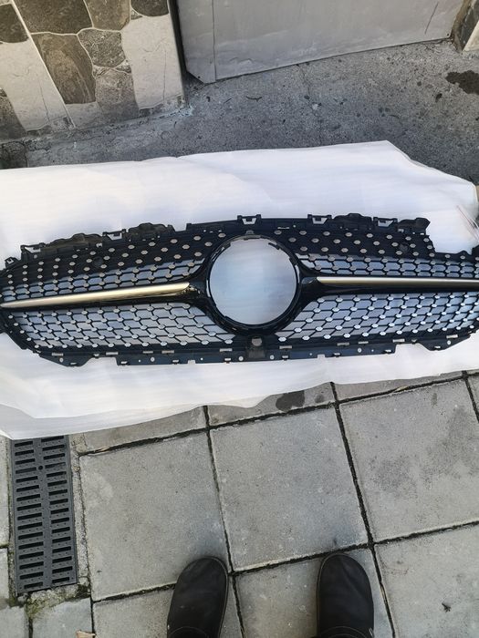 Продавам решетка за CLS , W257 AMG  оригинална