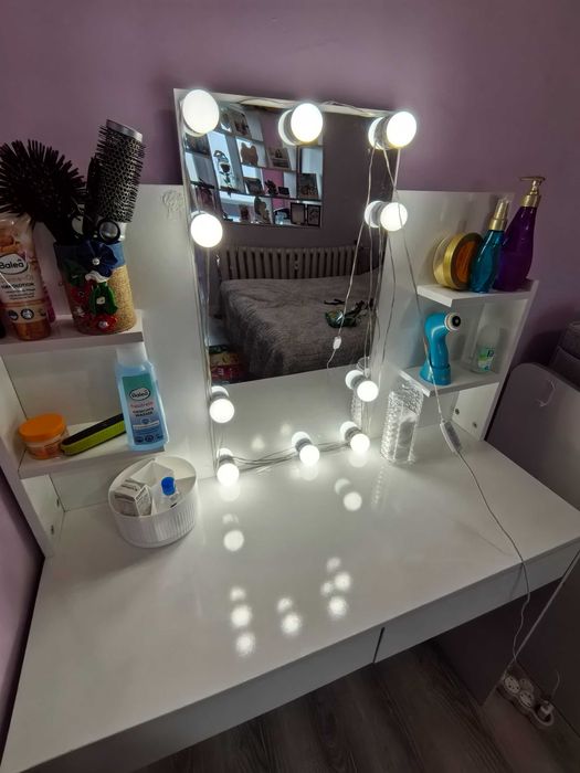 Тоалетка с осветление