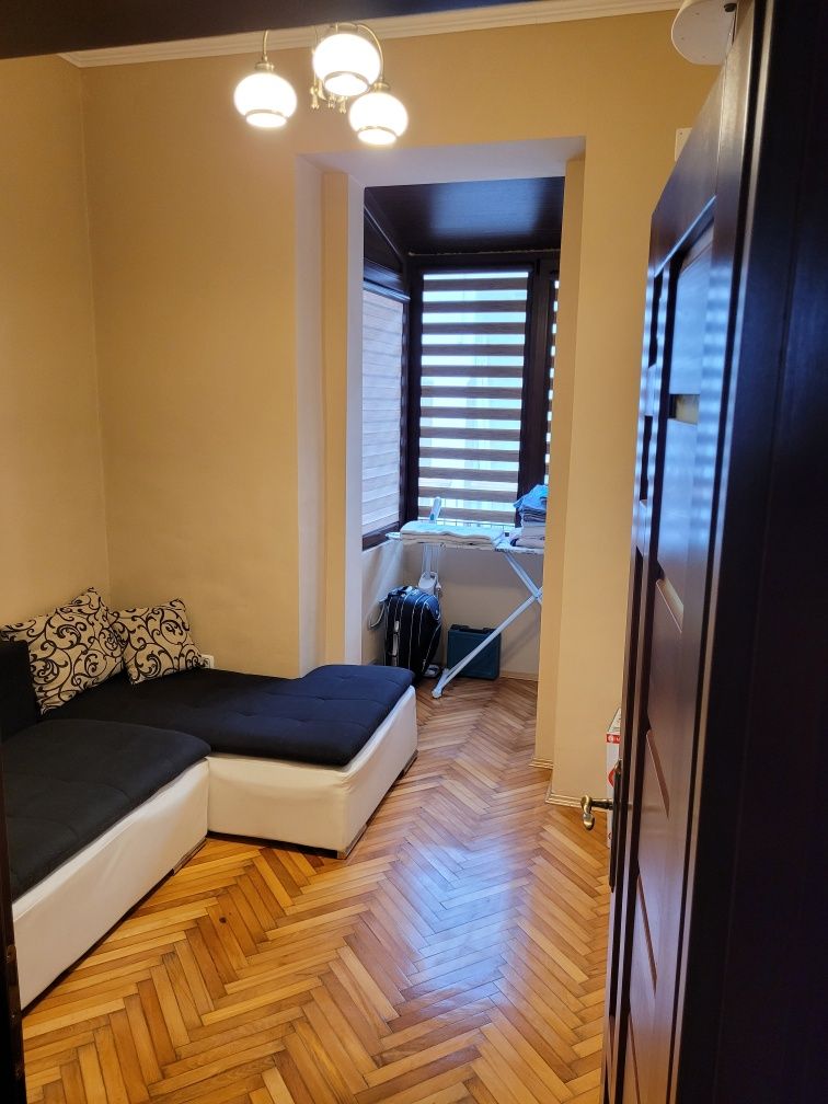 Vând sau schimb cu casa + diferența apartament 3 camere Central