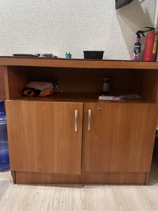 2 ta Shkaf birinchis 75 ga 90sm va ikkinchisi 70ga 1 metr